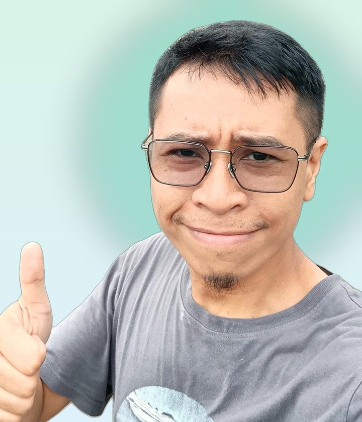 Foto Nizar Kamal, pendiri GastroEase, mengacungkan jempol